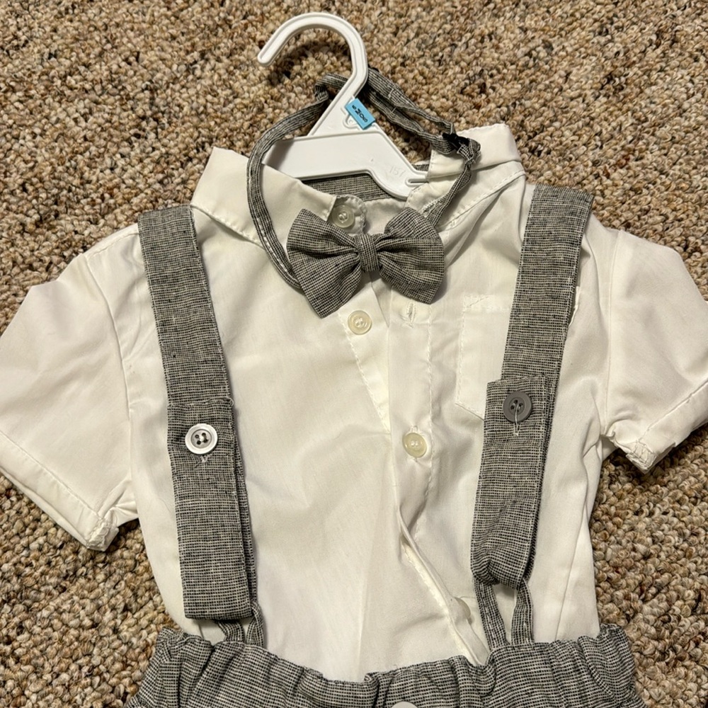 Adorable shorts and shirt set with suspenders and bowtie size 6M - Picture 2 of 5